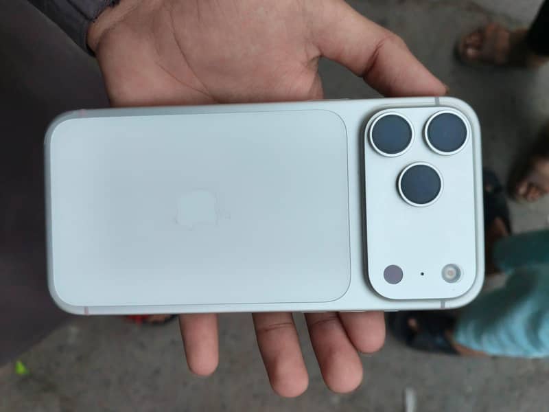 Apple iPhone 17 Pro Max 0