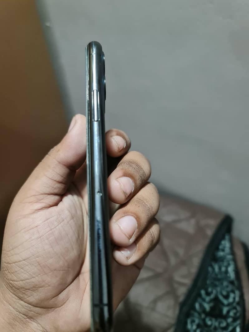 Apple iPhone 11 Pro 1