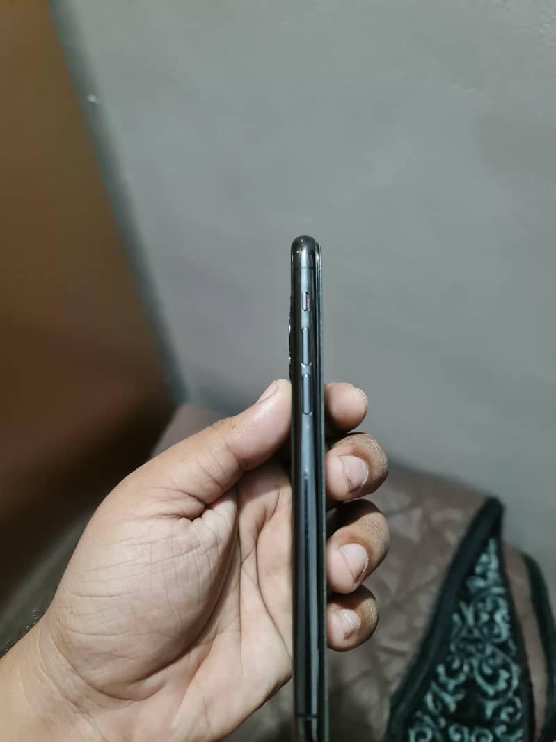 Apple iPhone 11 Pro 2