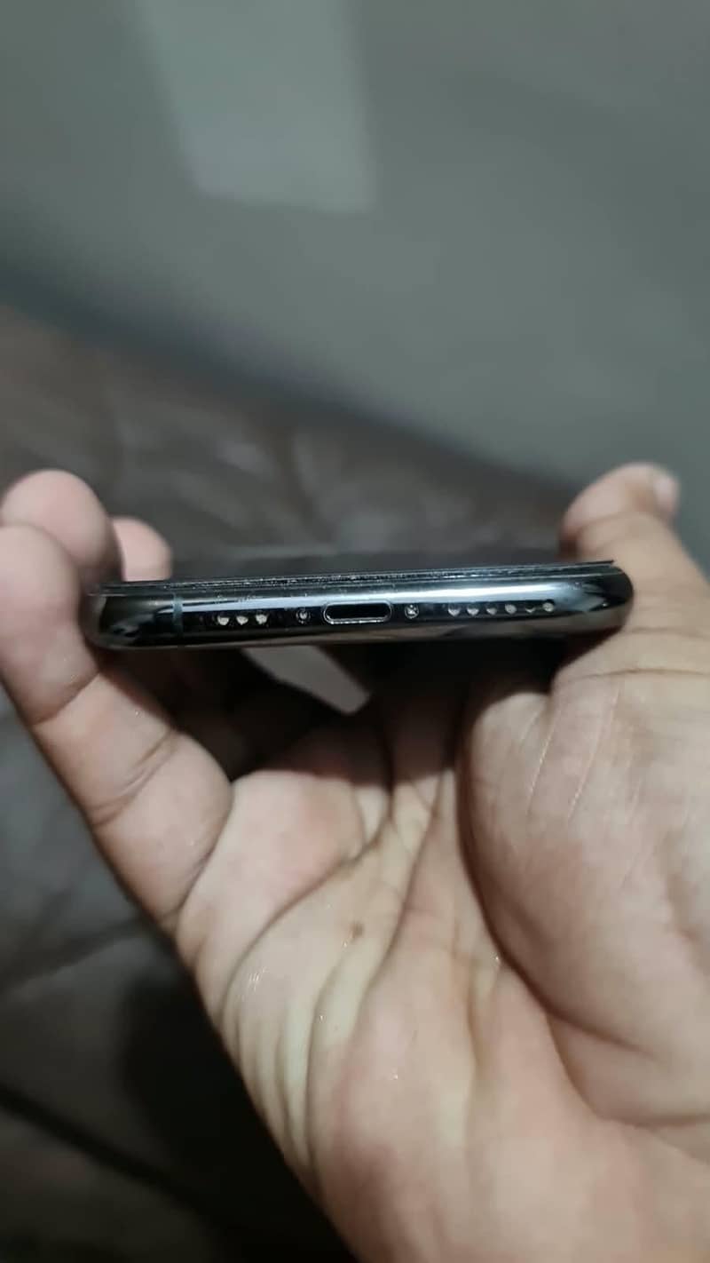 Apple iPhone 11 Pro 4
