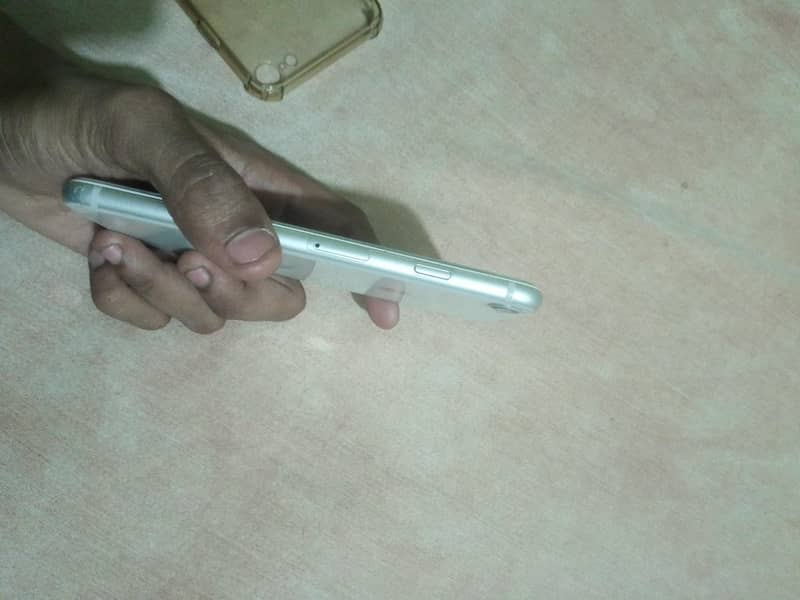 iPhone 8 3