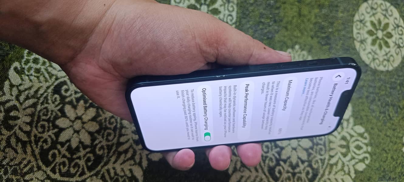 Apple iPhone 13 8