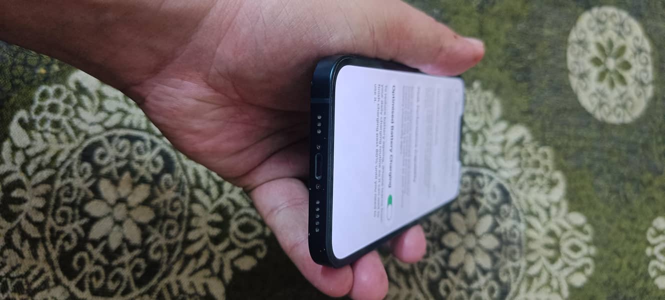Apple iPhone 13 9