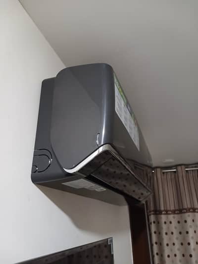 EcoStar 1.5 Ton Inverter AC – Grey Duke Series – Almost New