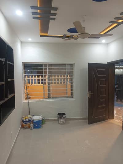 F-10 Size 20*40 Renovated Tile Flooring House For Sale