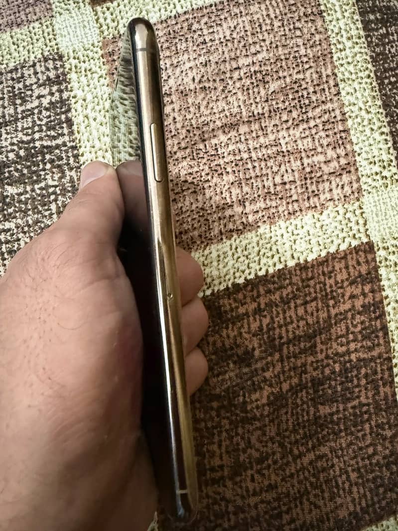 Apple iPhone 11 Pro Max 1