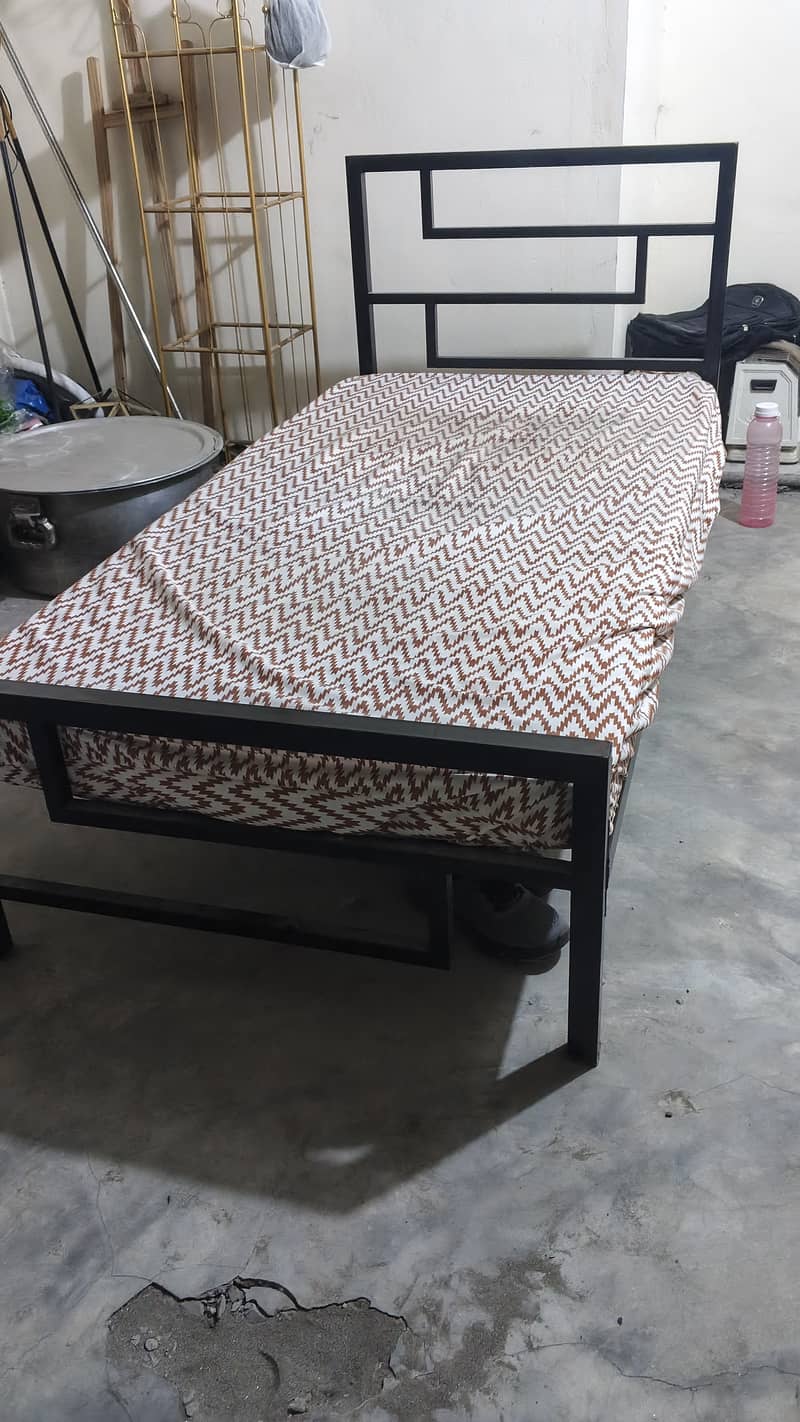 Iron bed 0