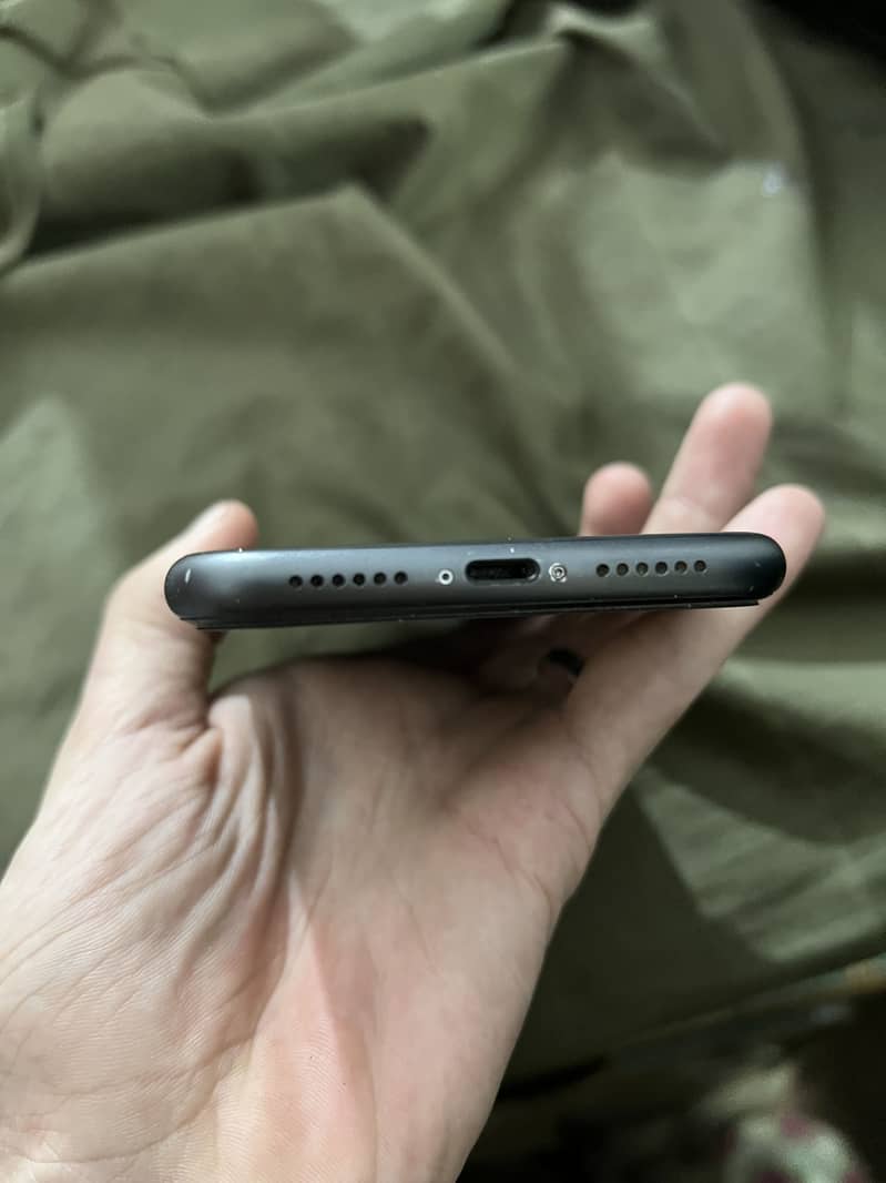 Apple iPhone 11 7