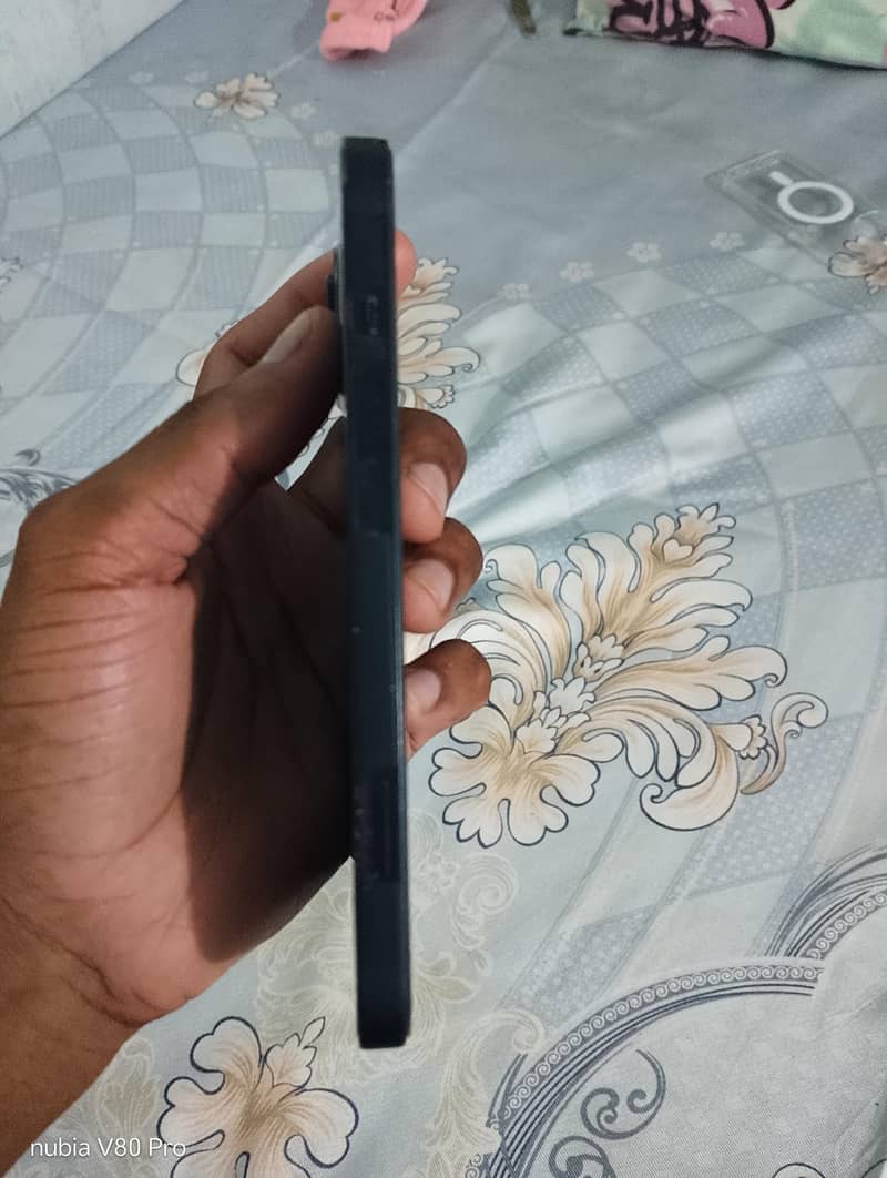 Apple iPhone 13 4