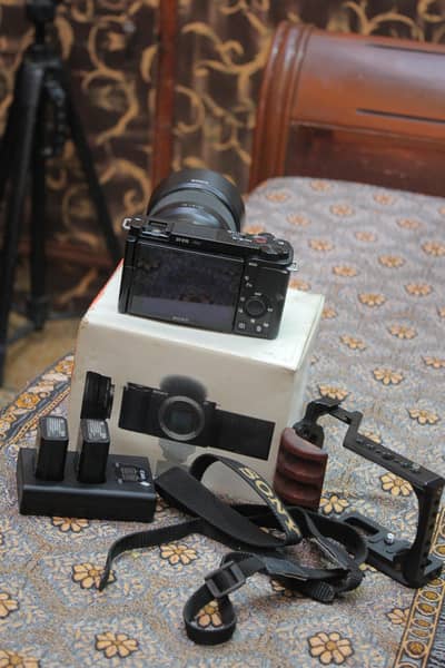 Sony ZV-E10 with 50mm f/1.8 Lens | Box & Accessories
