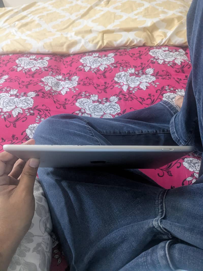 Ipad 7th generation 128gb 3