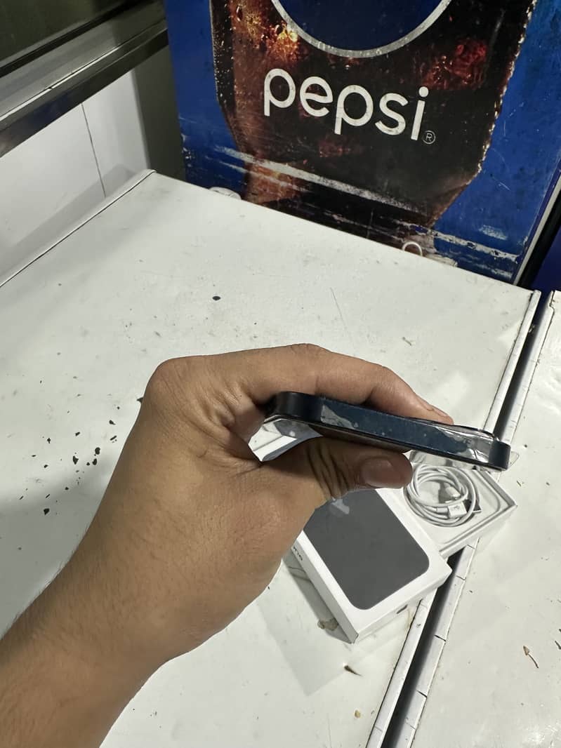 Apple iPhone 13 1