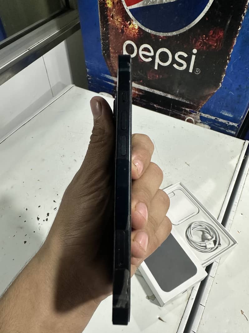 Apple iPhone 13 2