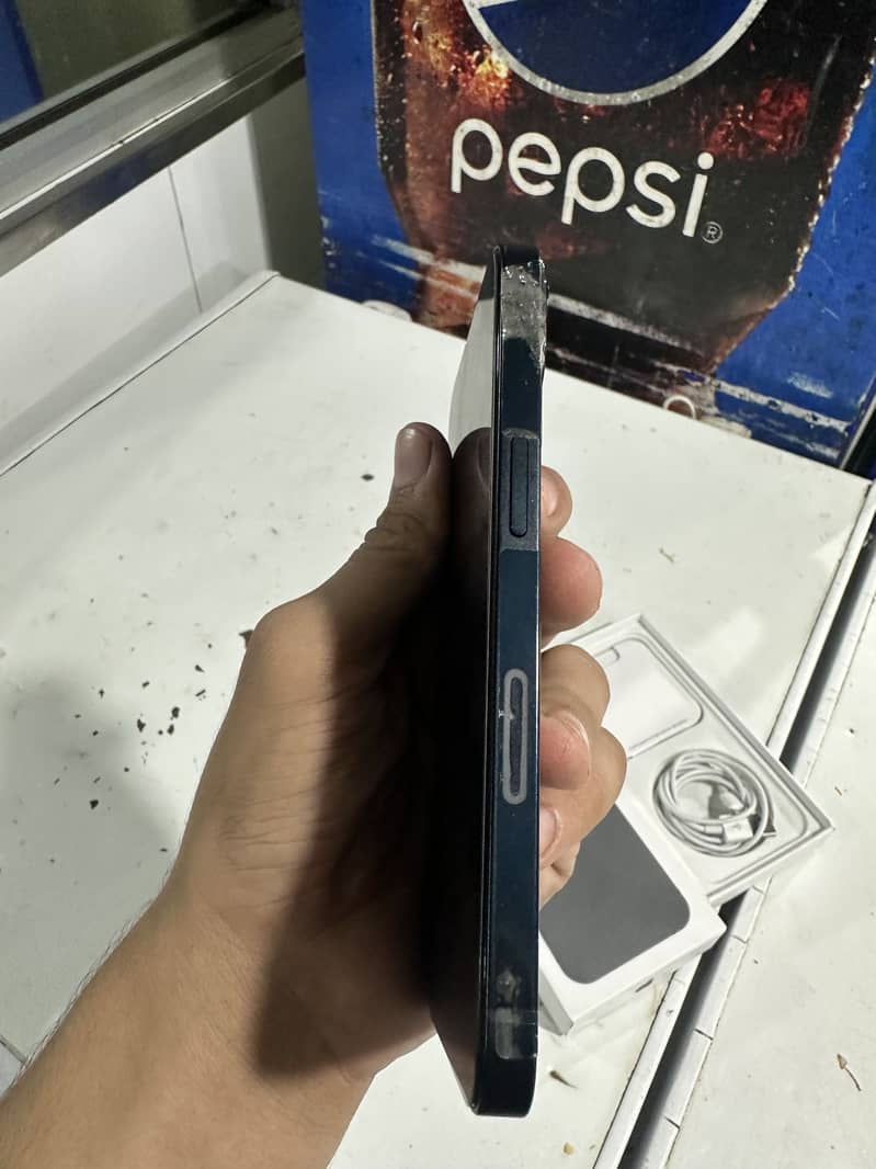 Apple iPhone 13 3