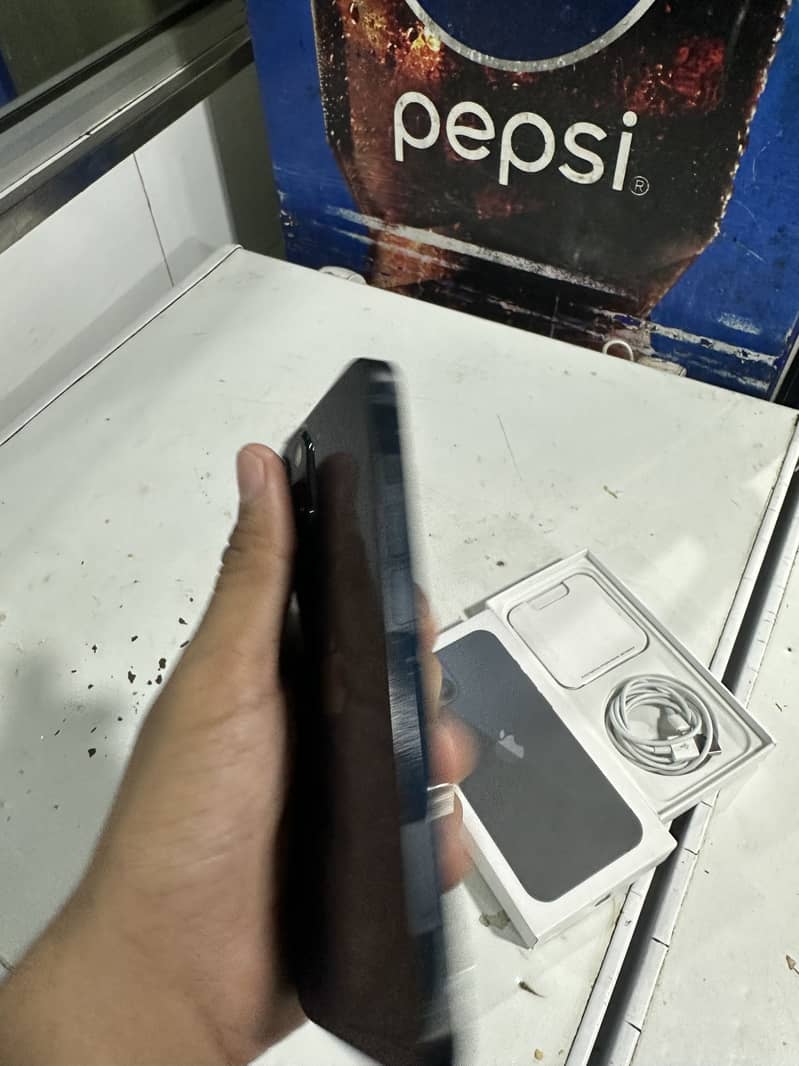 Apple iPhone 13 5
