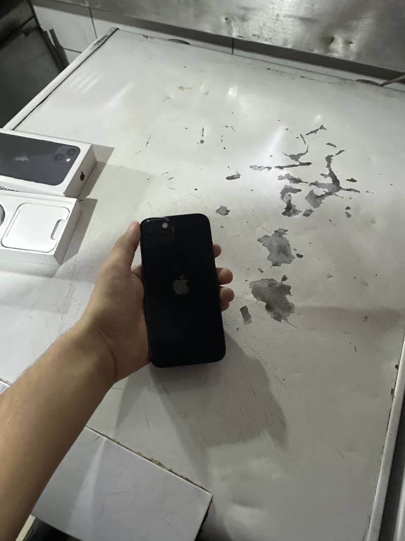 Apple iPhone 13 6