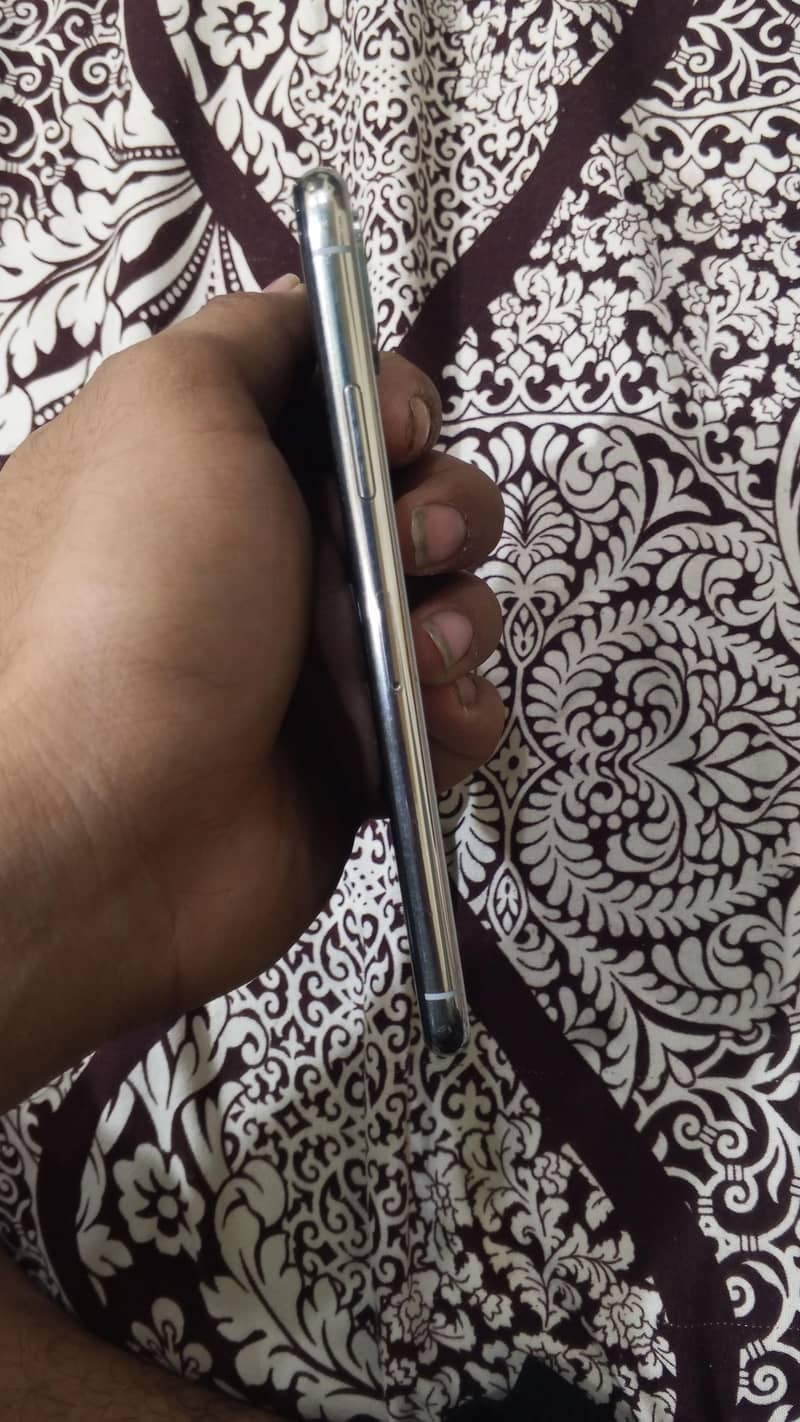 Apple iPhone XS 4