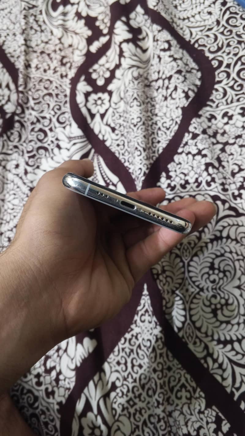 Apple iPhone XS 5