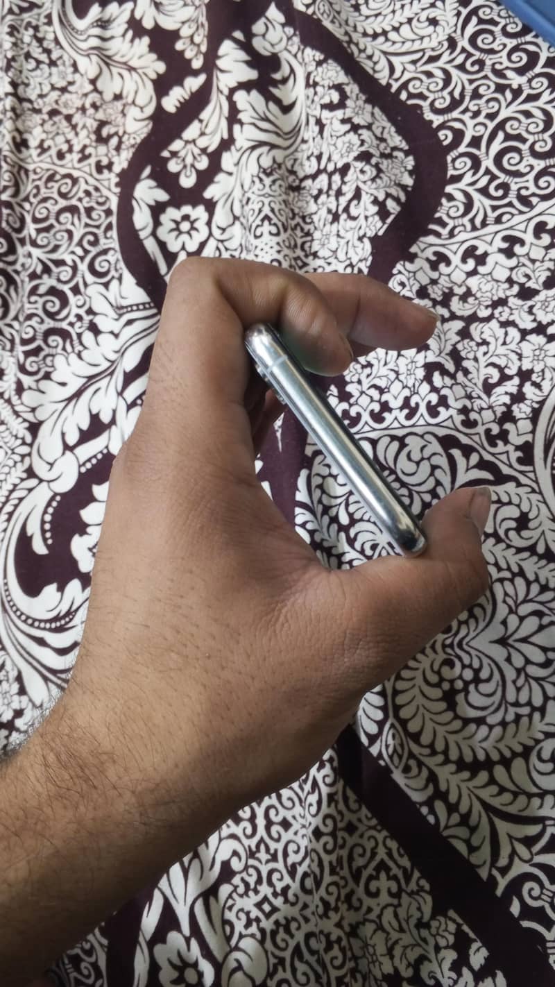 Apple iPhone XS 7