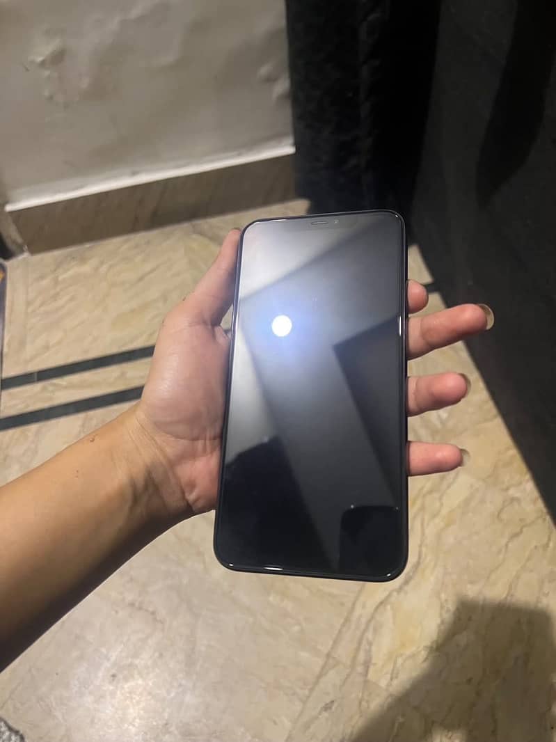 Apple iPhone 11 Pro Max 2
