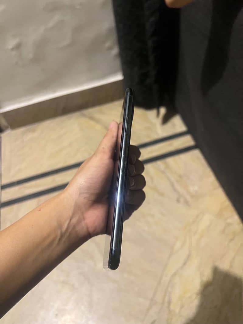 Apple iPhone 11 Pro Max 4