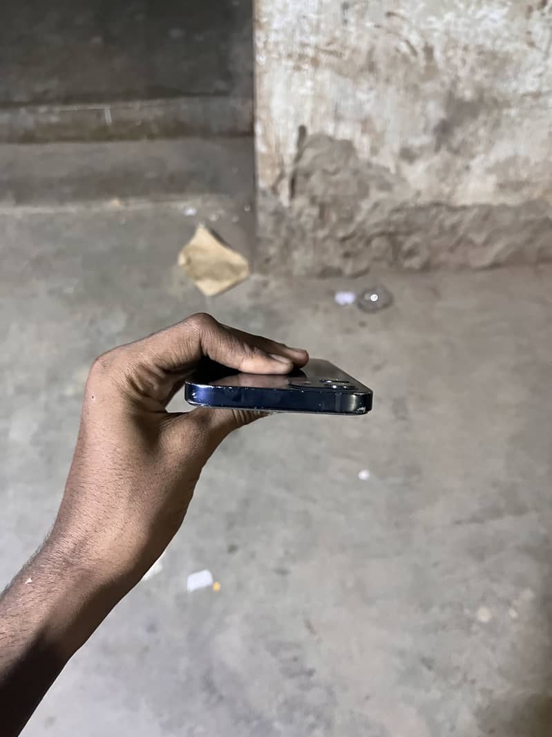 Apple iPhone 12 3