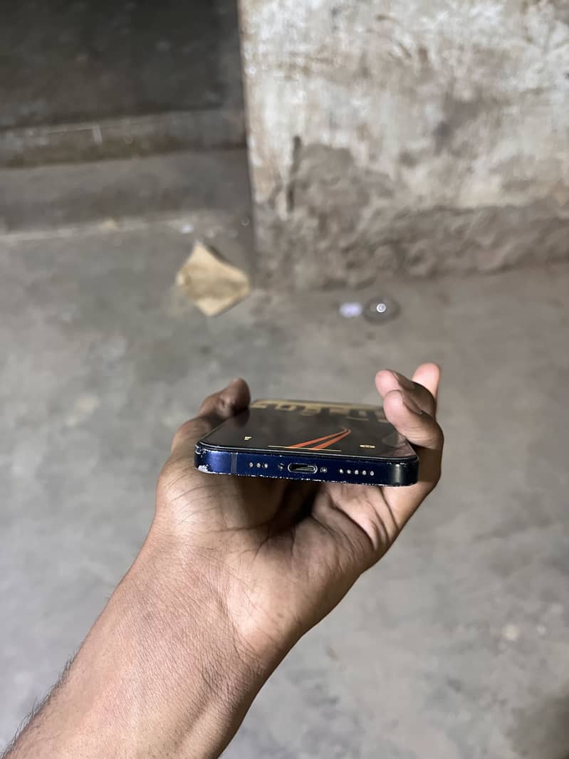Apple iPhone 12 6