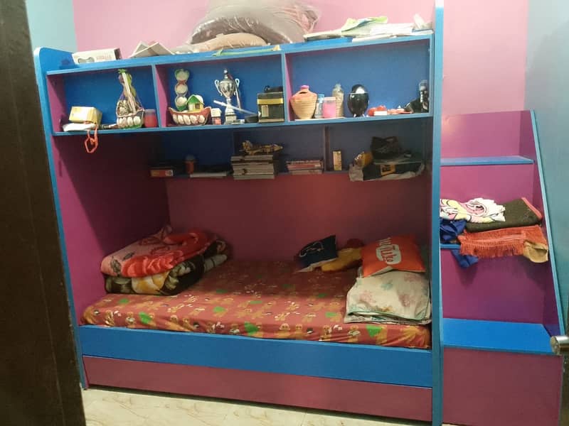 Triple bed 0