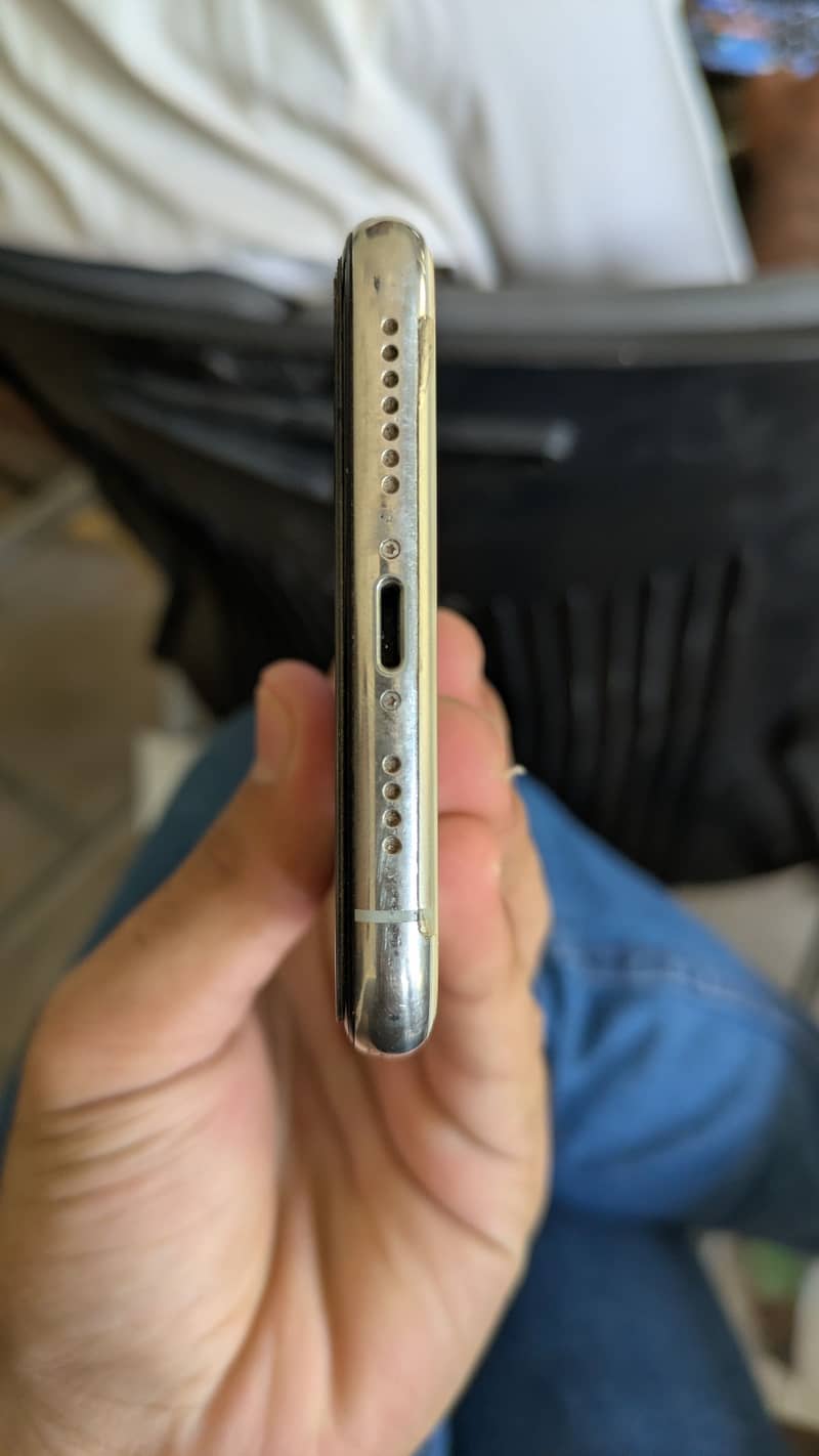 Apple iPhone 11 Pro Max 2