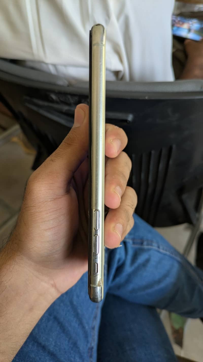 Apple iPhone 11 Pro Max 5