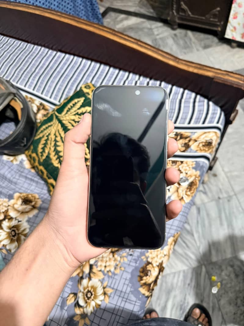 Apple iPhone 15 Pro Max 2