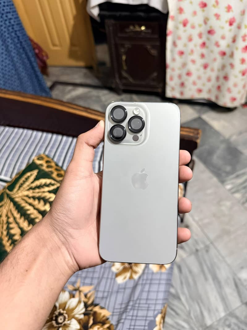 Apple iPhone 15 Pro Max 5