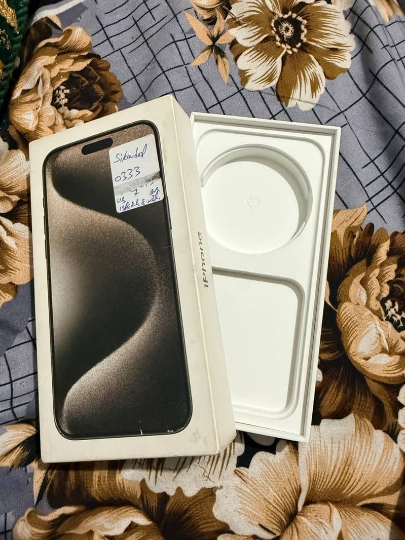 Apple iPhone 15 Pro Max 9