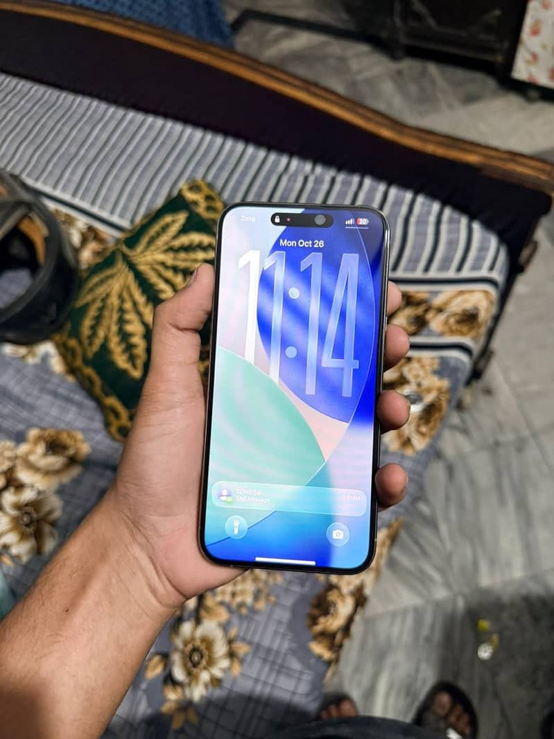 Apple iPhone 15 Pro Max 12