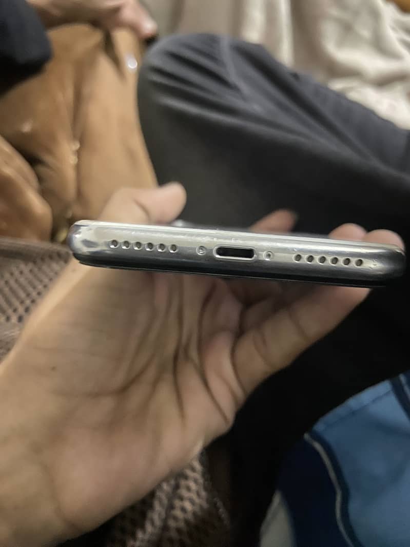 Apple iPhone X 3