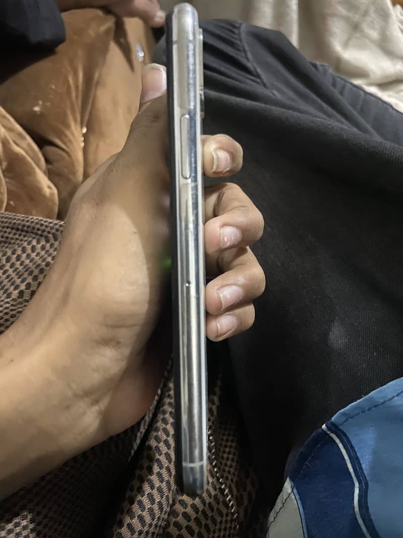 Apple iPhone X 4