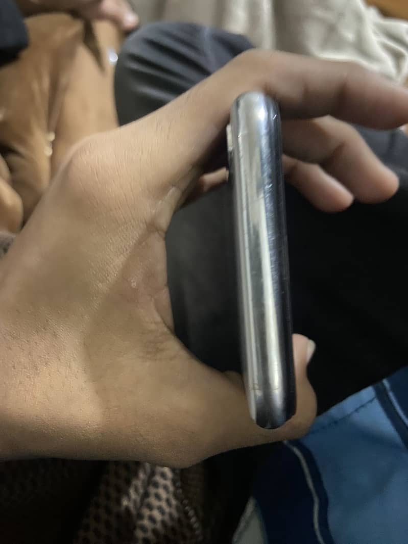 Apple iPhone X 5