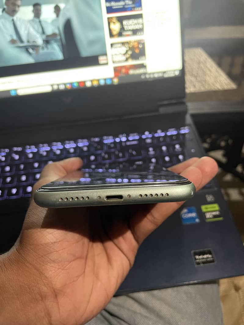 Apple iPhone 11 0