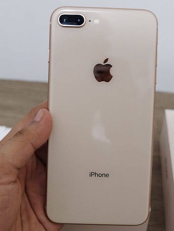 Apple iPhone 8 Plus 0