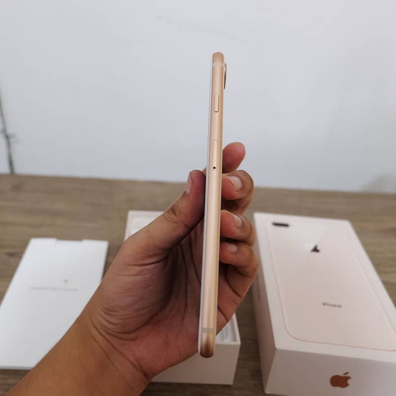 Apple iPhone 8 Plus 3
