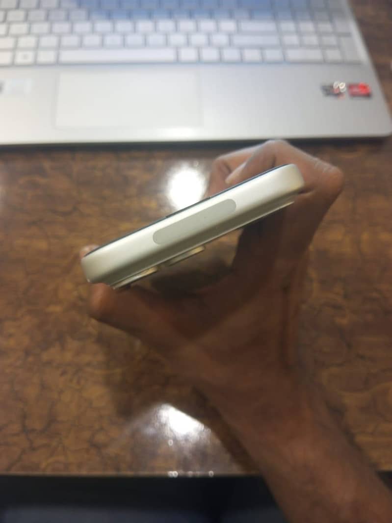 Apple iPhone 17 Pro Max 4