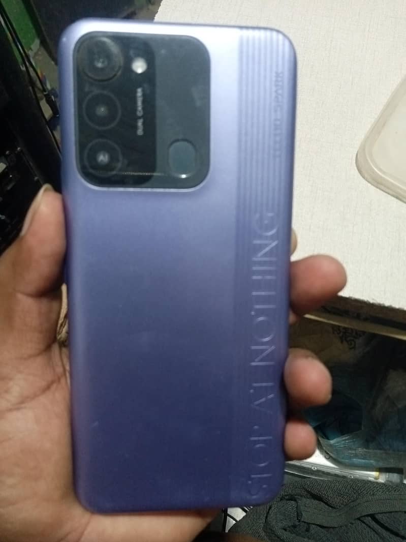 Tecno Spark 8C 4