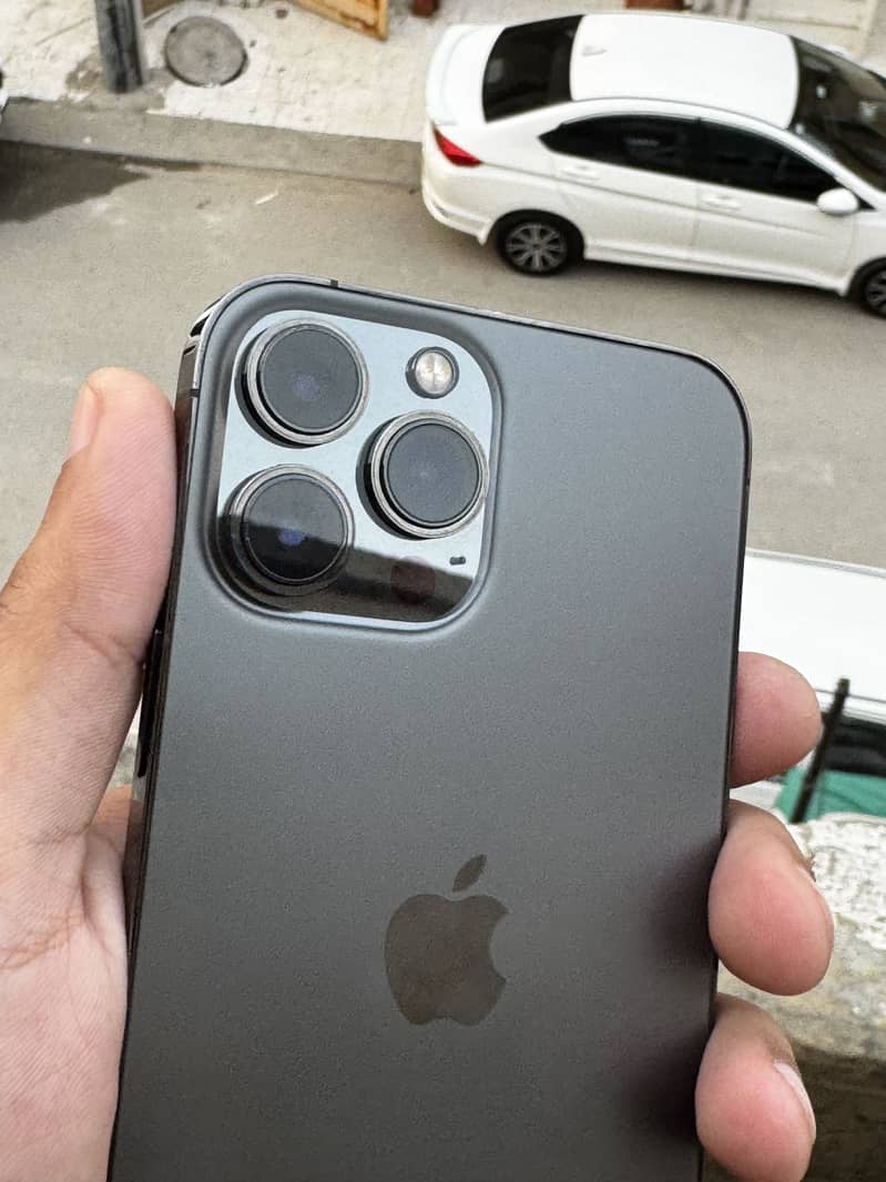 Apple iPhone 13 Pro Max 2