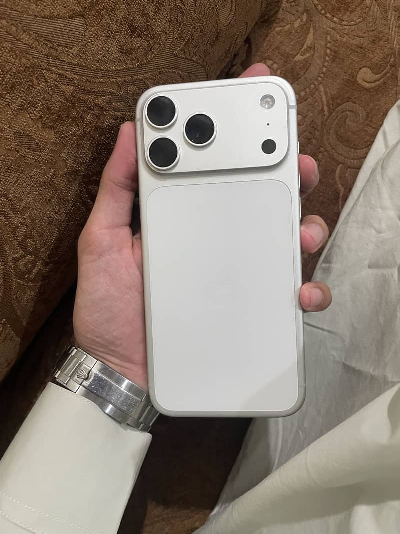 Apple iPhone 17 Pro Max 0