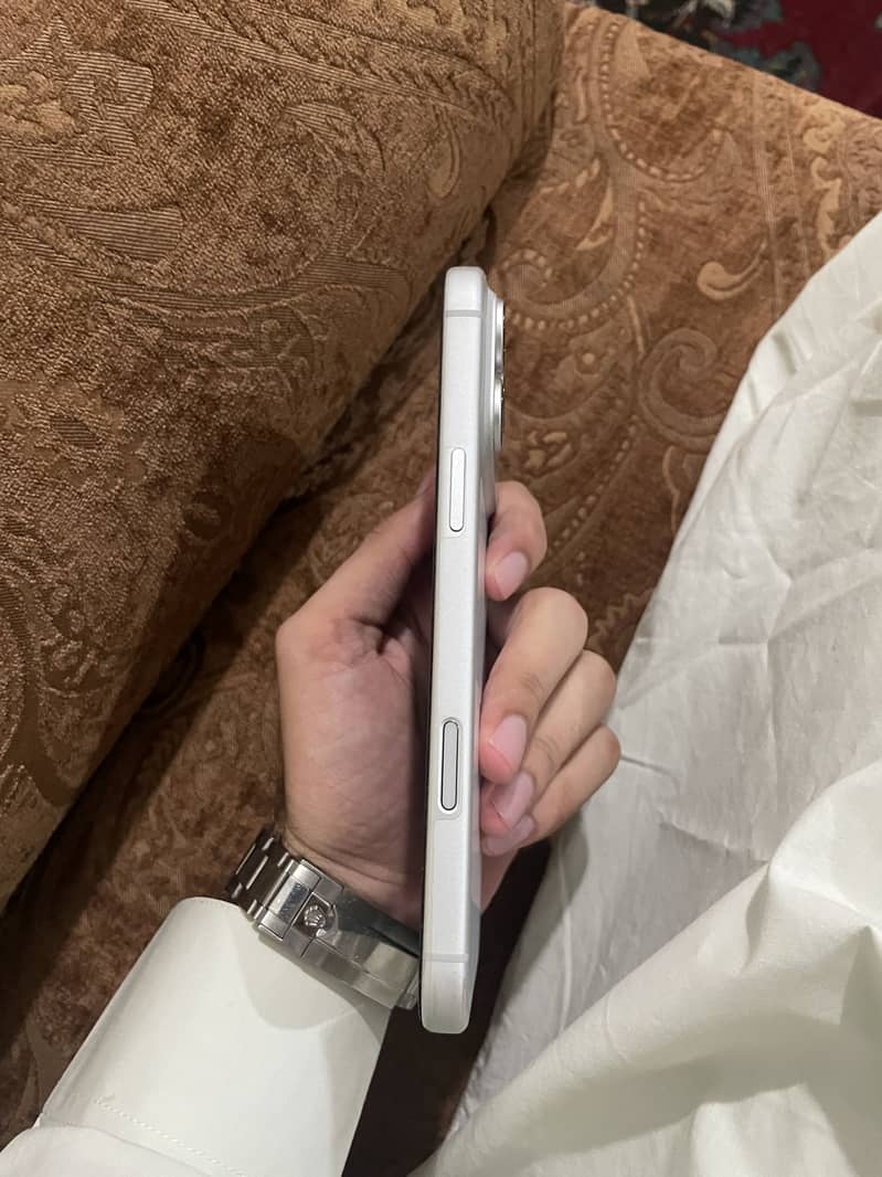 Apple iPhone 17 Pro Max 4