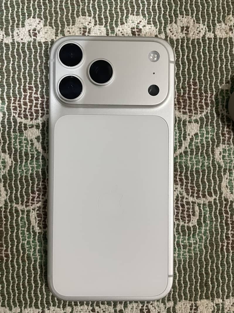 Apple iPhone 17 Pro Max 5