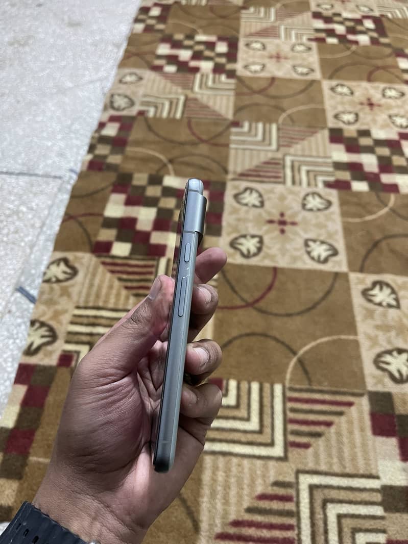 Google Pixel 8 4