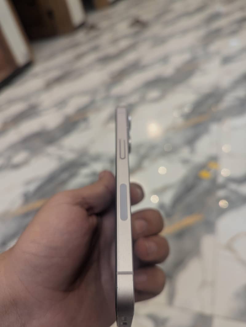 Apple iPhone 14 4