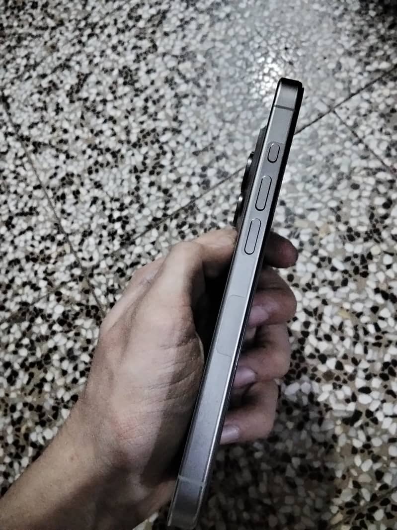 Apple iPhone 15 Pro 1