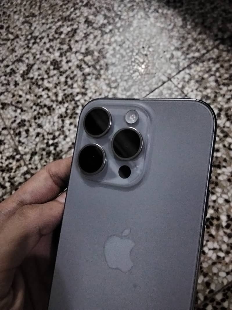 Apple iPhone 15 Pro 3
